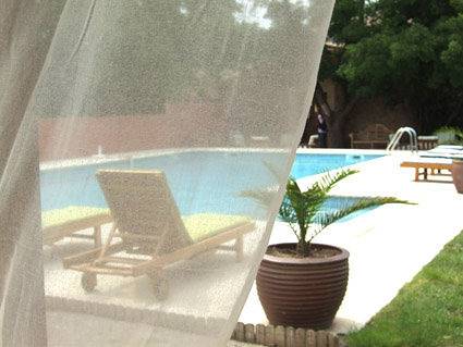 Gîte pour 20 personnes, avec terrasse ainsi que piscine et jardin