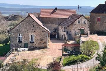 Gîte pour 10 personnes, avec jardin, animaux acceptés à Saint-André-le-Désert