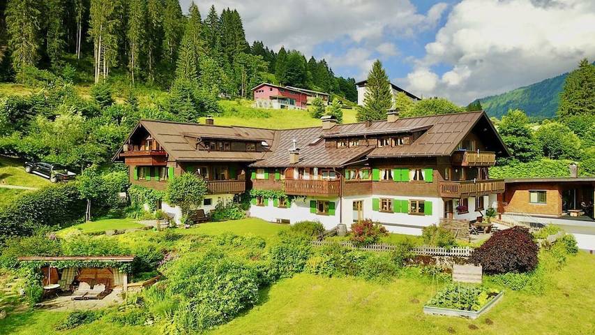 Ferienhaus für 4 Personen, mit Garten und Balkon im Kleinwalsertal