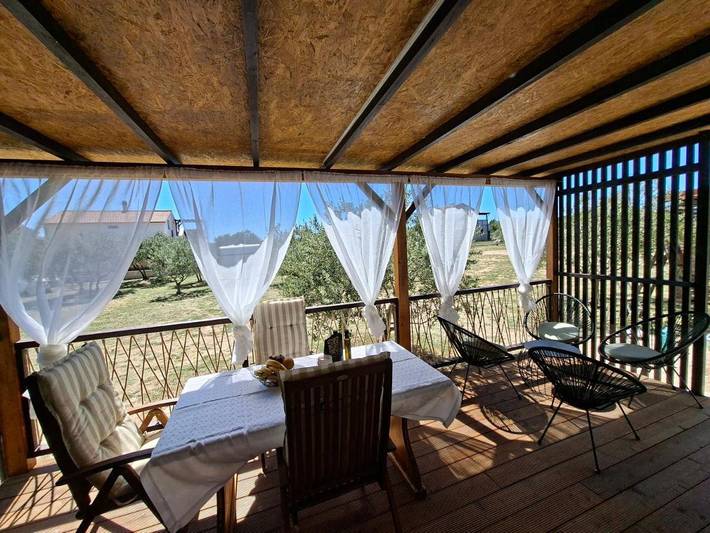 Camping pour 5 personnes, avec jardin ainsi que vue et piscine à Pirovac - 4