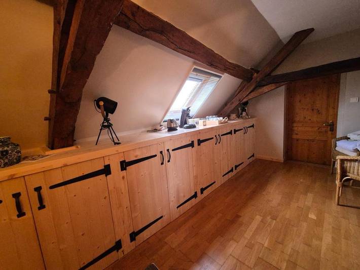Location de vacances pour 4 personnes, avec vue et piscine ainsi que terrasse et jardin à Benayes - 4