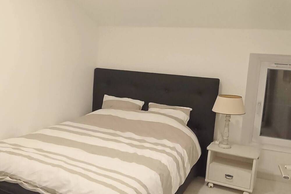 Entire apartment, Duplex apartment in charming neighborhood close to downtown and all amenities, pets allowed in Clisson, Nantes region