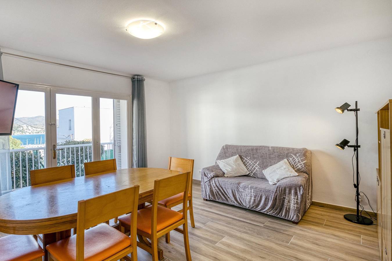 Hel lejlighed, Ferielejlighed for 6 personer med balkon in Llanca, Upper Empordà