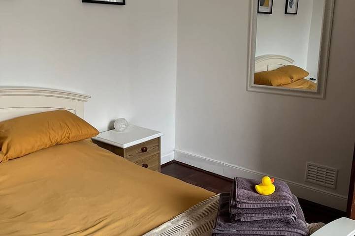 Ganze Wohnung, Troon town centre apartment. Great for golf, beach, coastal walks and much more. in Troon, Firth Of Clyde