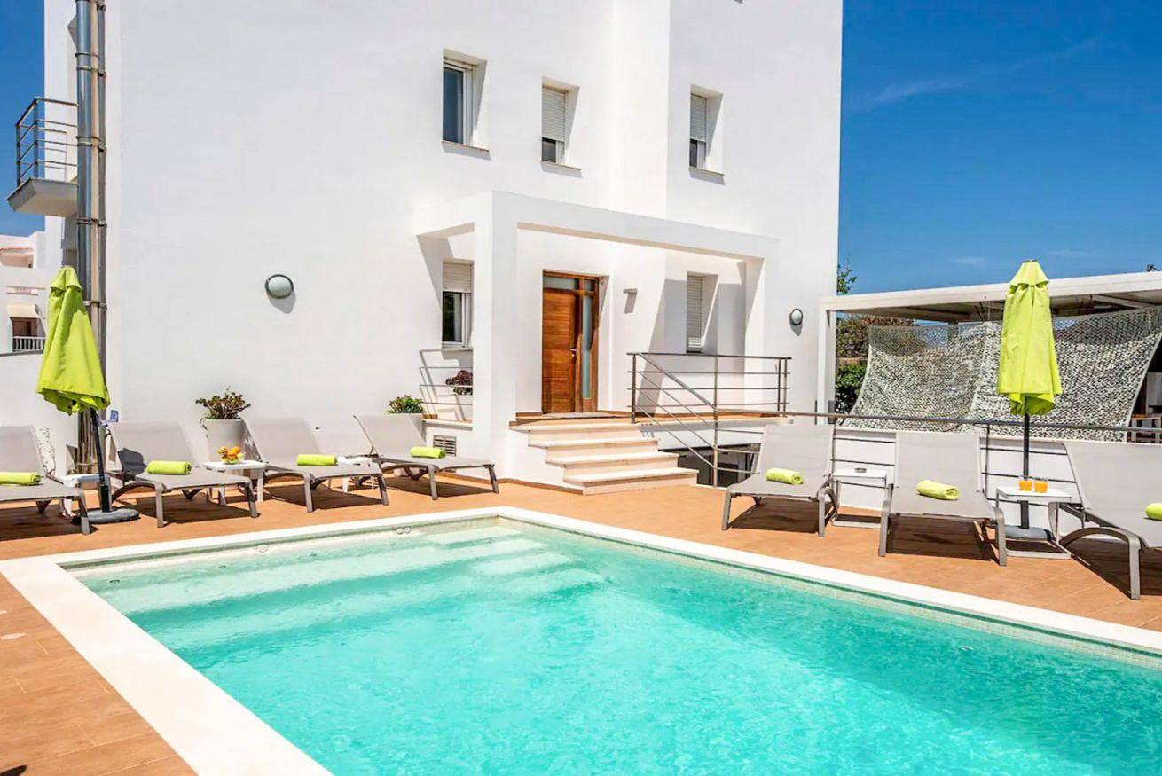 Villa Noa – Disfruta Ibiza desde una villa privada con encanto en Jesús in Ca na Negreta, Santa Eulària des Riu