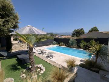 Gîte pour 2 personnes, avec terrasse et piscine dans le Vaucluse