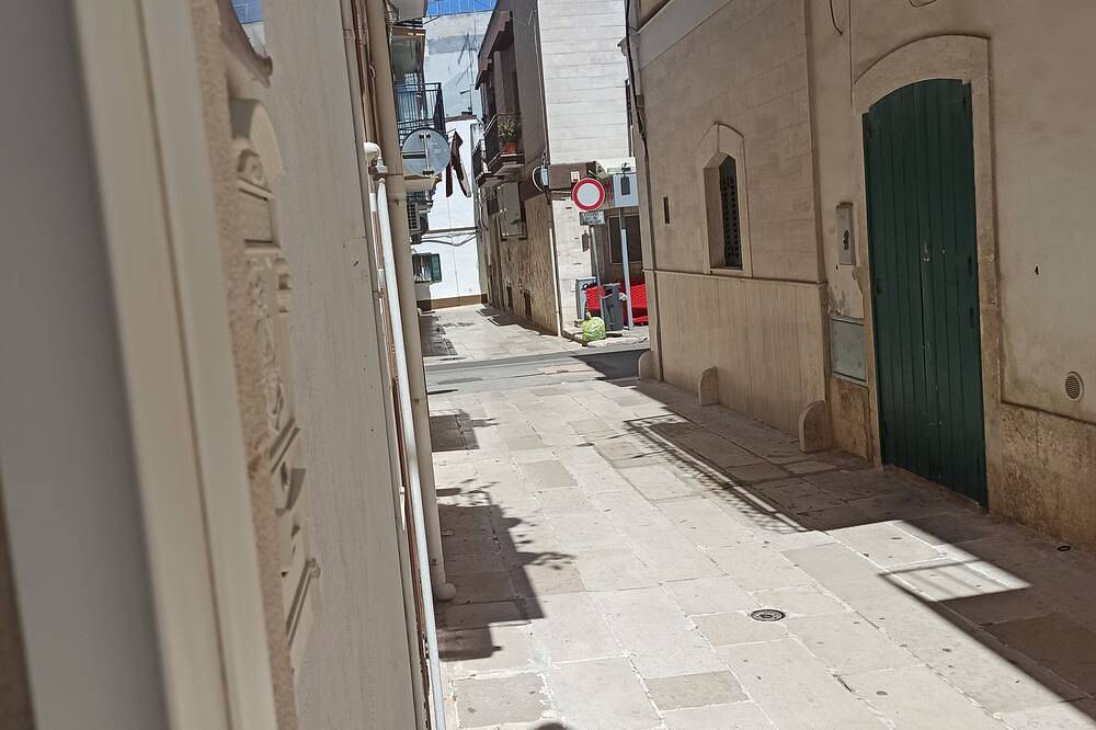 Puglia Holiday Home, 10 minutes away from Polignano a mare.  Newly renovated in Mola di Bari, Provincia di Bari