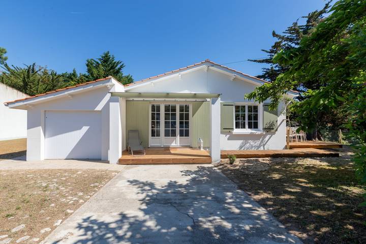 Location de vacances pour 6 personnes, avec terrasse et jardin dans Plage des Huttes