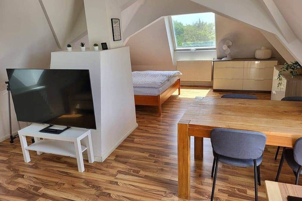 Ganze Wohnung, Dachgeschosswohnung 1 - Apartments am Schloss in Oberschleißheim, Oberbayern