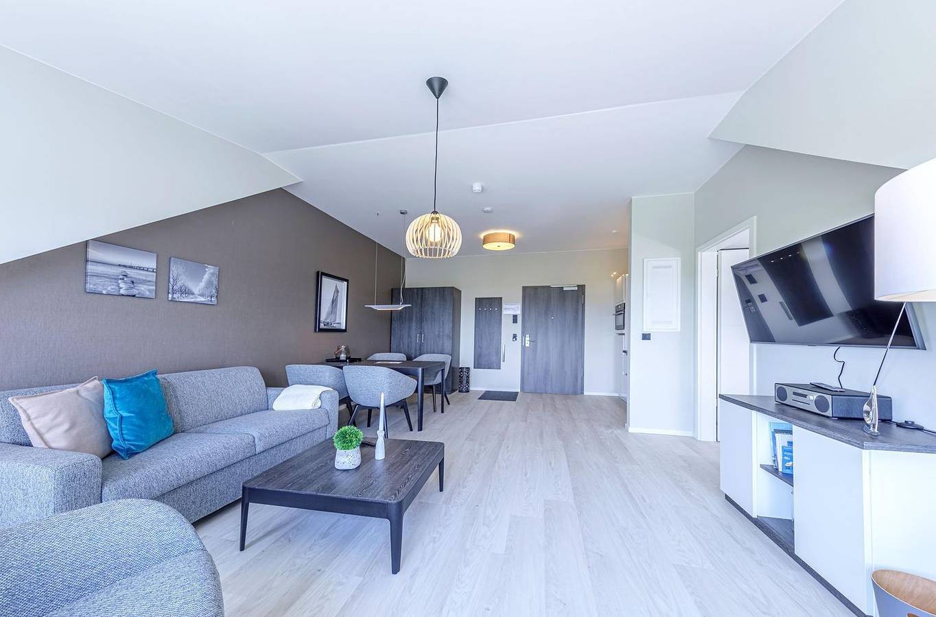 Ganze Wohnung, Traumhaftes 5- Sterne Ferienapartment Seebadperle mit Blick auf den Saaler Bodden in Wustrow, Fischland