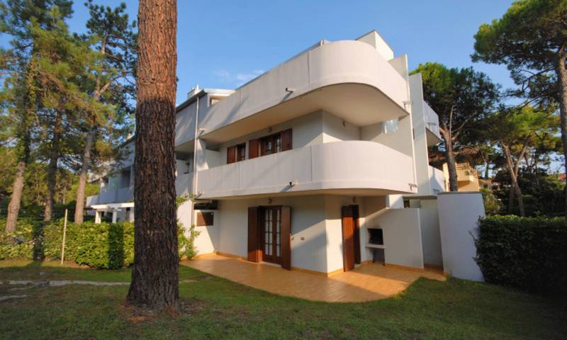 Ferienwohnung für 5 Personen, mit Terrasse und Ausblick in Lignano Pineta