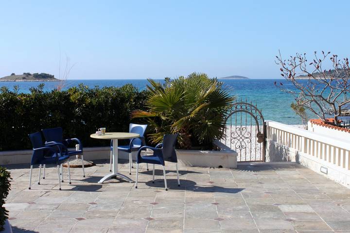 Apartament wakacyjny dla 2 osób, z balkon/ taras i basen w Rogoznica