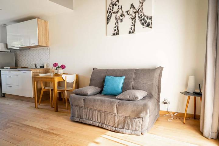 Gîte pour 3 personnes, avec jardin ainsi que vue et piscine à Saint-Didier-sur-Chalaronne - 2