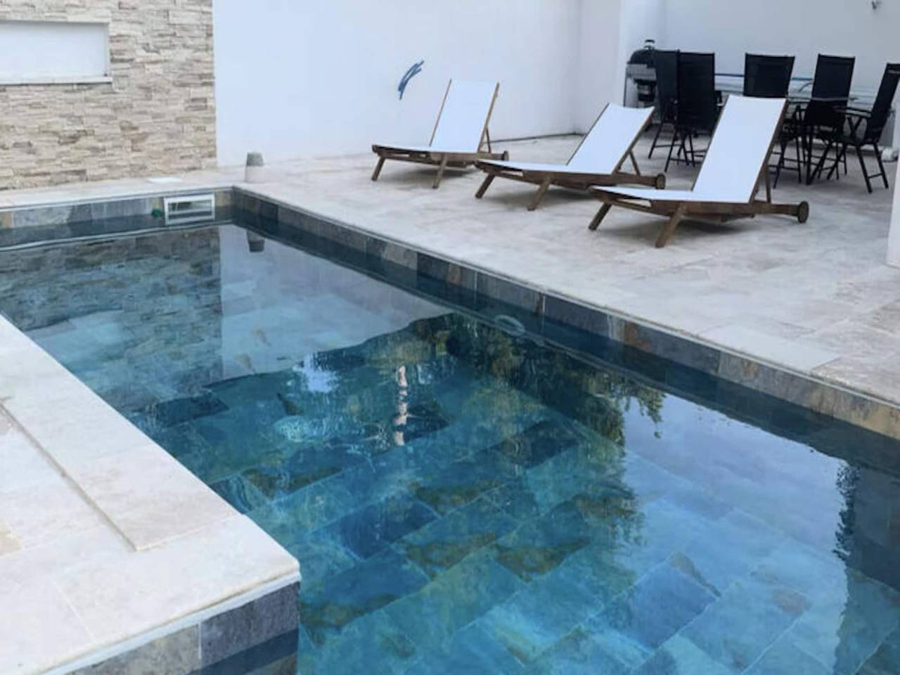 Ganze Wohnung, Villa in Marseille mit Pool und Garten in Rognac, Istres und Umgebung