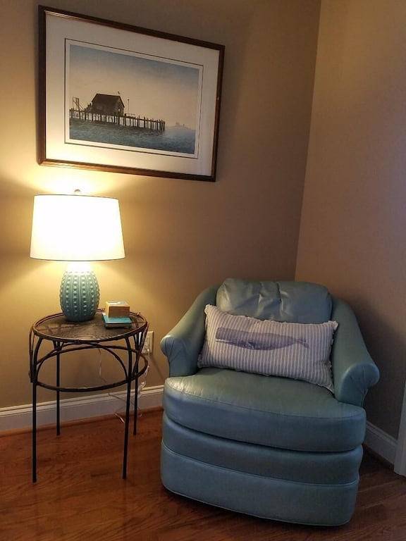 Vacation house for 12 people, with yard in Maryland