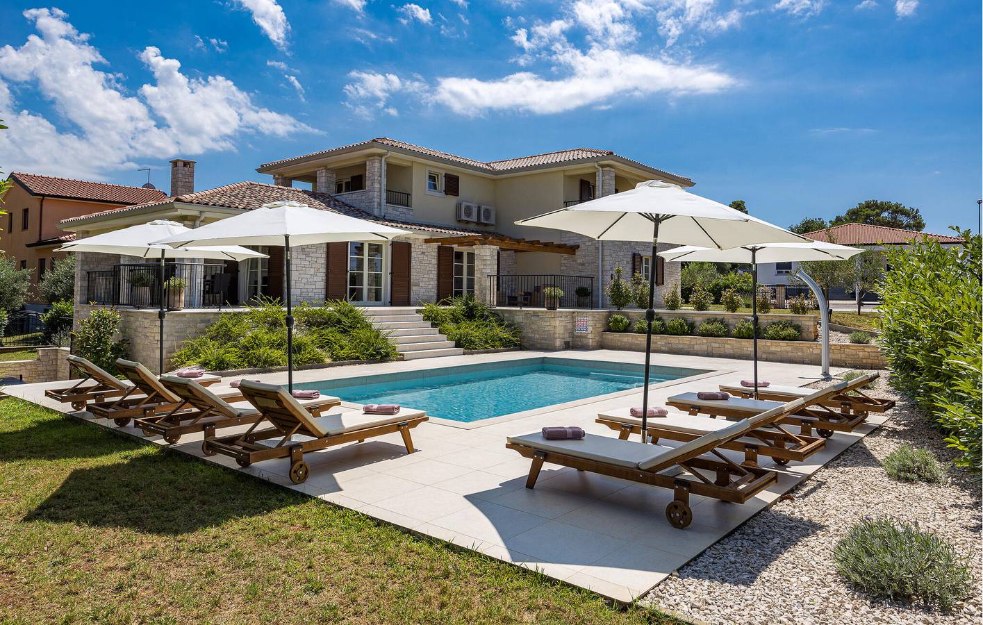 Gemütliche 2-Zimmer-Wohnung mit Pool, WLAN und Parkplatz, 2 km vom Strand Stella Maris entfernt in Umag, Umag und Umgebung