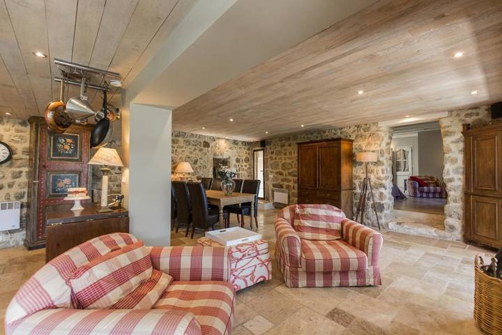 Location de vacances pour 4 personnes, avec vue ainsi que jardin et piscine à Étables - 3