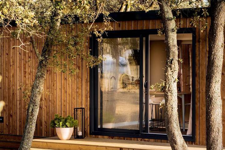 Gîte pour 4 personnes, avec terrasse et piscine