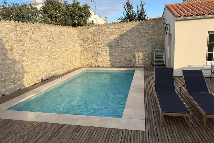 Gîte pour 2 personnes, avec piscine et vue ainsi que jardin et terrasse, animaux acceptés à Saint-Xandre - 4