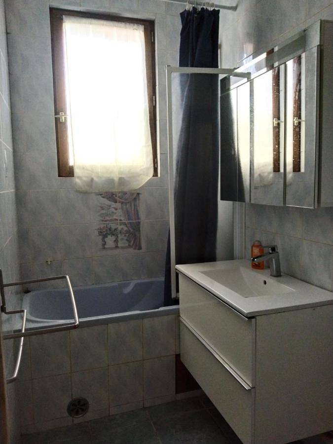 Appartement entier, Three-Bedroom Apartment in Fontenay-sous-Bois, Val-de-Marne