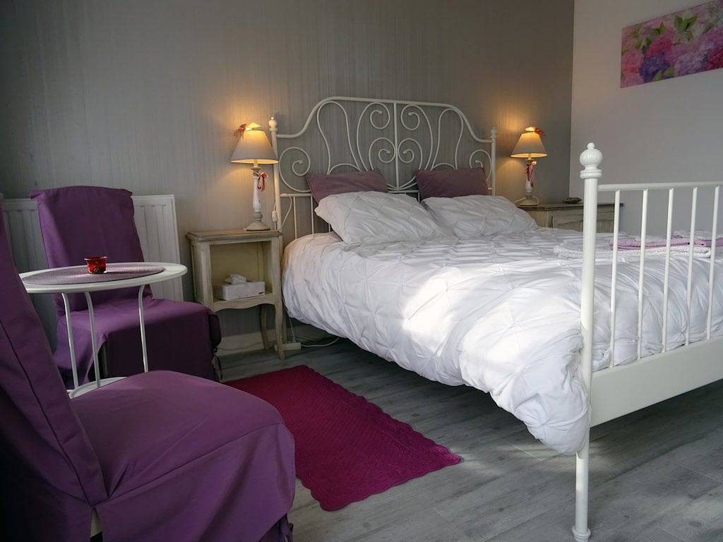 Le Clos Saint Jean - Omaha Beach - Chambre Hortensia in Sainte-Honorine-des-Pertes, Région de Bayeux