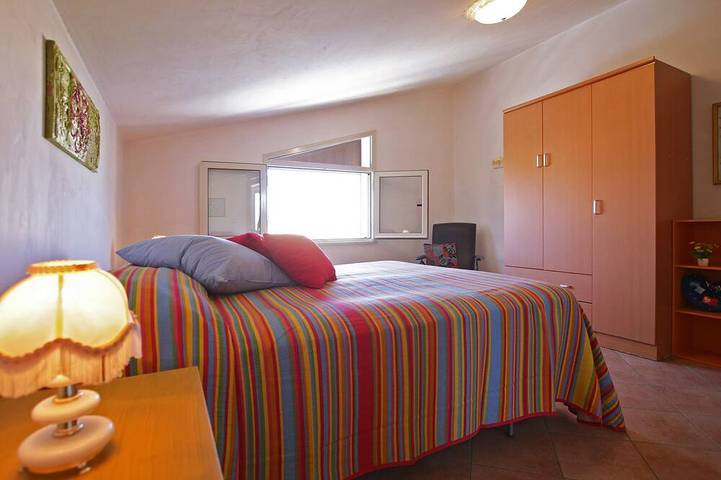 Spacious Villa with Garden, Wifi, A/C, Outdoor kitchen, short walk to the Sea in Piana Calzata, Campofelice di Roccella