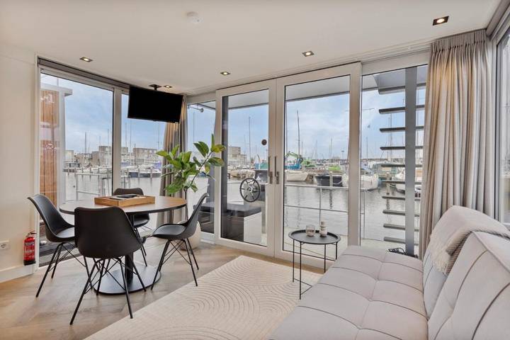 Boot voor 4 personen, met terras, met huisdier in Zeewolde