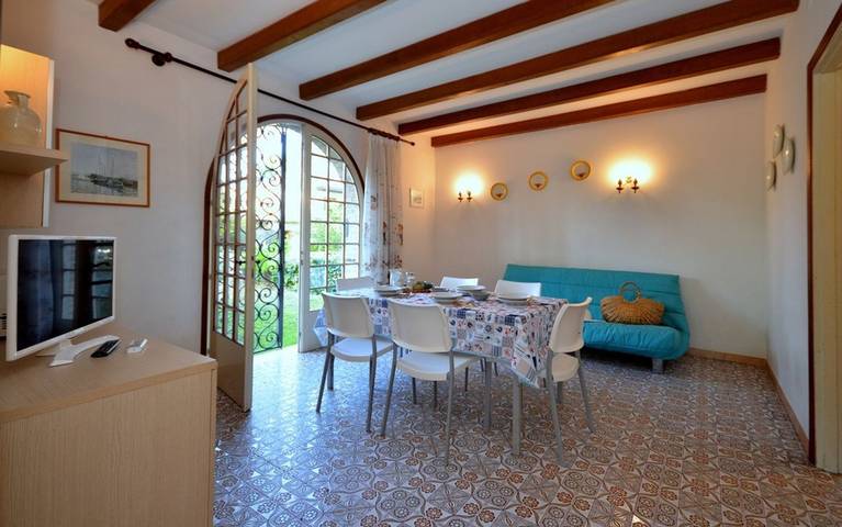 Villa für 8 Personen, mit Terrasse und Garten sowie Ausblick in Lignano Sabbiadoro