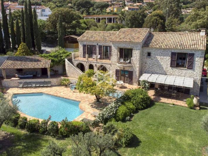 Location de vacances pour 8 personnes, avec terrasse et piscine dans Pramousquier - 2