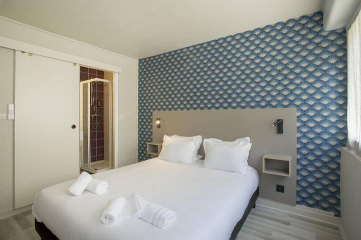 Hôtel pour 2 personnes, avec jardin ainsi que vue et terrasse à Bron - 4