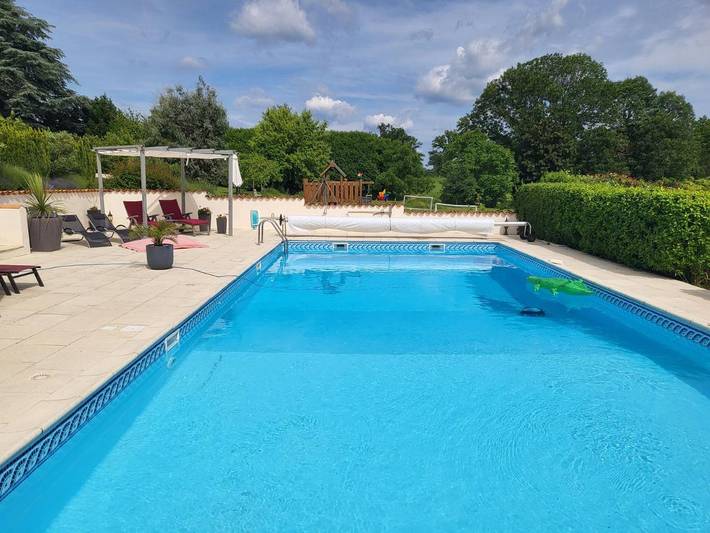 Location de vacances pour 10 personnes, avec Balcon et Terrasse ainsi que Jardin et Piscine à Le Lindois - 4