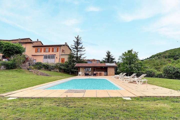 Location de vacances pour 6 personnes, avec Balcon/Terrasse et Balcon ainsi que Jardin et Piscine à Fleurieu-sur-Saône