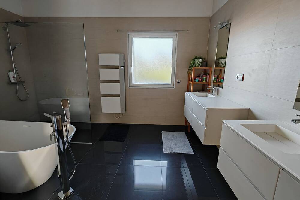 The atrium house - Swimming pool & spa in Saint-Aunès, Mediterranean Coast (France)