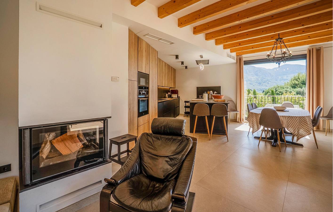 Sonniger Rückzugsort in Sóller mit Pool, Terrasse und Grill in Biniaraix, Sóller