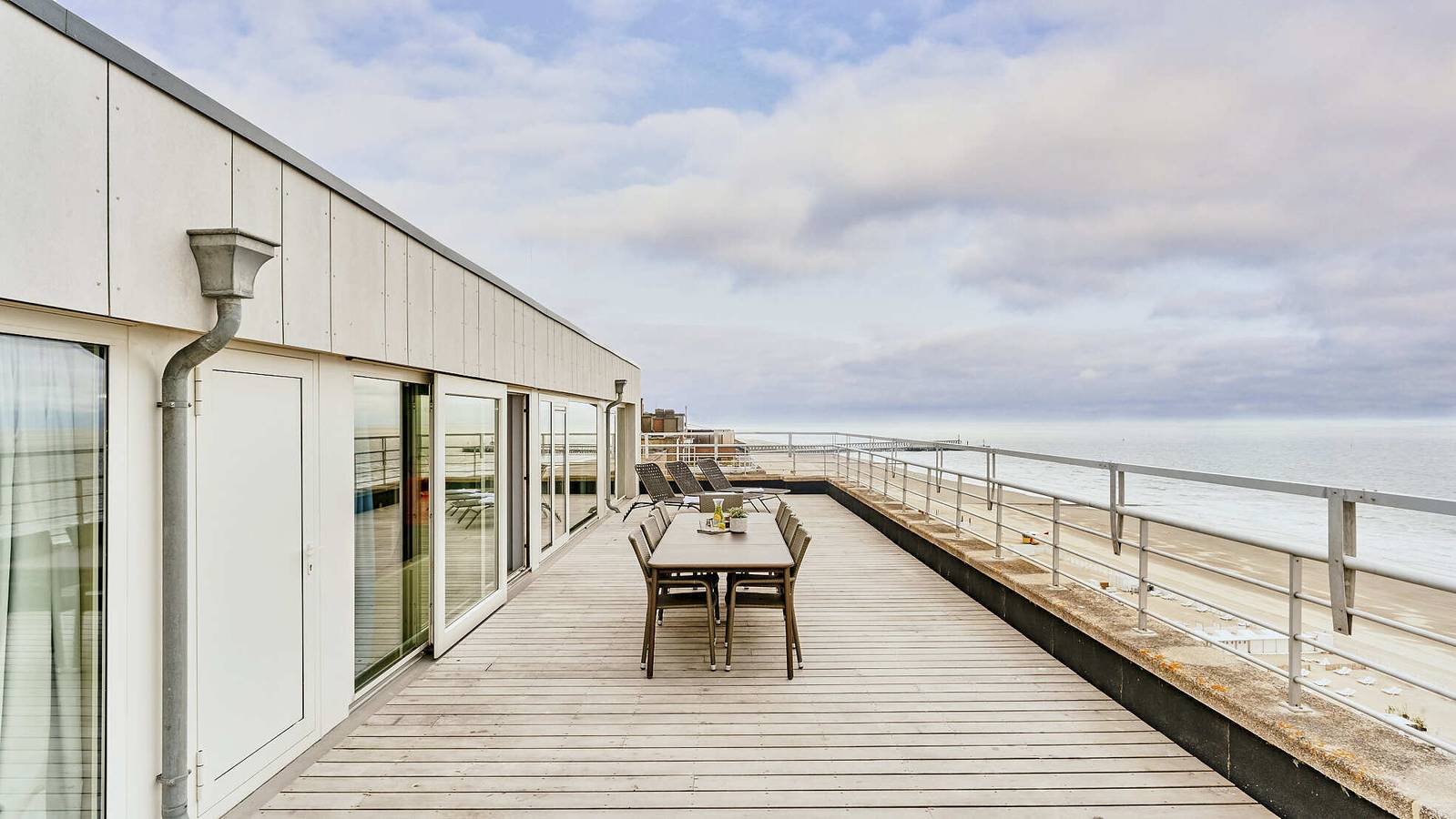 Holiday Suites Blankenberge — Unique penthouse with panoramic sea view |10p in Blankenberge, Costa de Bélgica