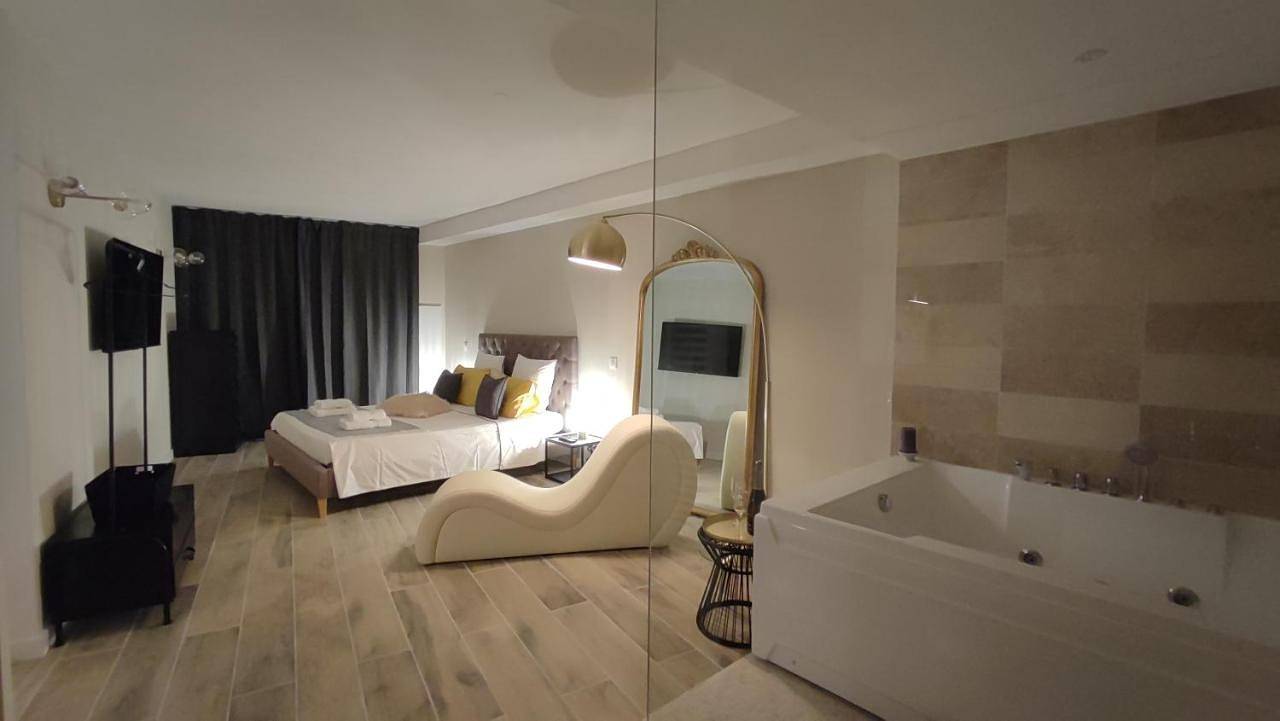 Appartement entier, Instant Plaisirs - T2 60m2 avec Terrasse et Balnéo privative in Roquefort-la-Bédoule, Région de Marseille