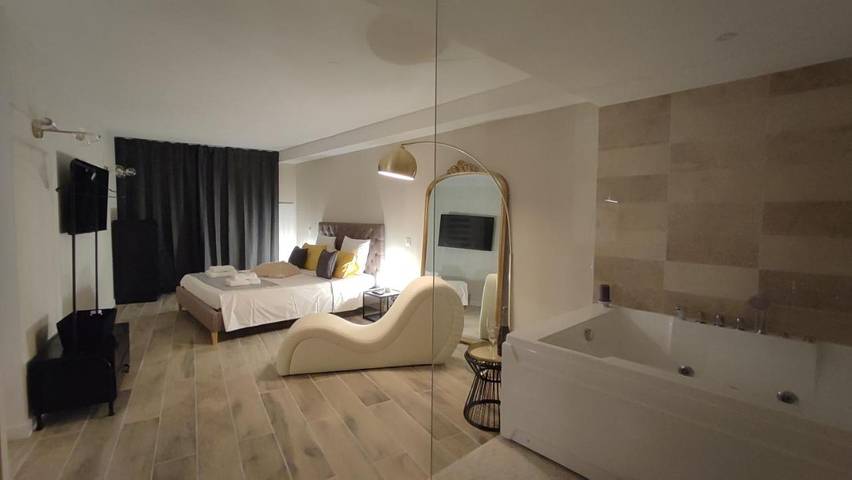 Gîte pour 4 personnes, avec terrasse ainsi que jardin et jacuzzi à Roquefort-la-Bédoule - 4