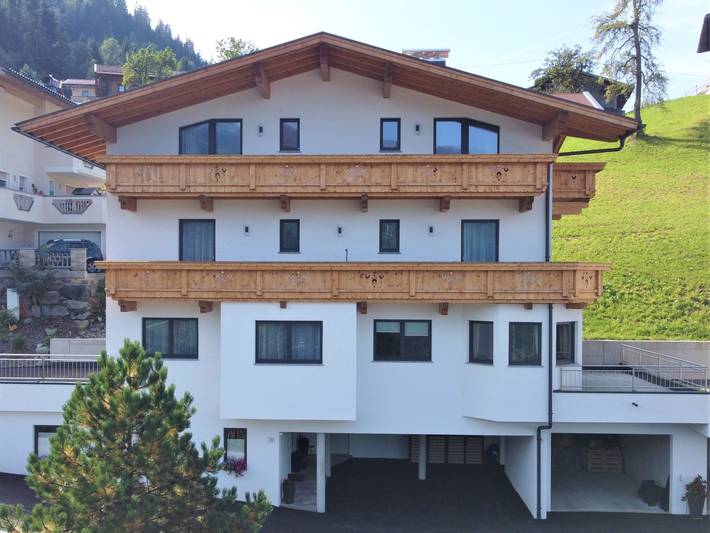 Ferienwohnung für 8 Personen, mit Terrasse und Garten in Hainzenberg