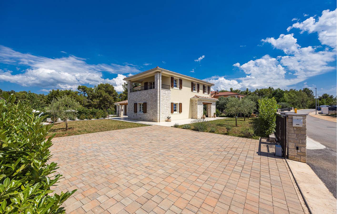 Gemütliche 2-Zimmer-Wohnung mit Pool, WLAN und Parkplatz, 2 km vom Strand Stella Maris entfernt in Umag, Umag und Umgebung