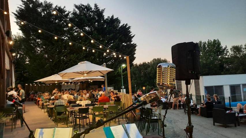 Location de vacances pour 4 personnes, avec vue ainsi que piscine et terrasse à Secondigny - 3