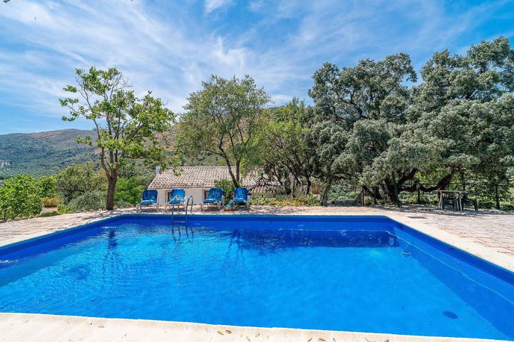 Chalet para 15 personas, con piscina y jardín, Se admiten mascotas en Parque Natural Sierras Subbéticas - 3