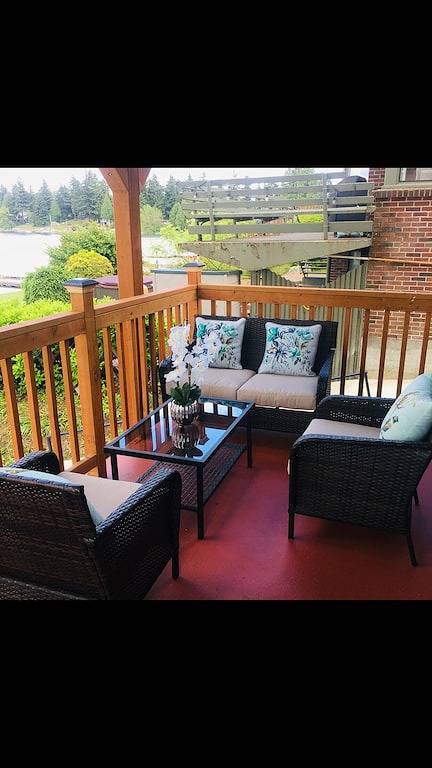 Ganze Wohnung, Seattle / Flughafen / Stadtbahn / Seatac / 2 Zim. Wohnung / Haus am Wasser in SeaTac, King County