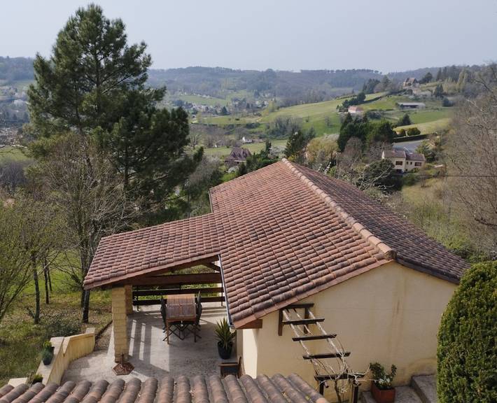 Gîte pour 4 personnes, avec terrasse ainsi que jacuzzi et jardin