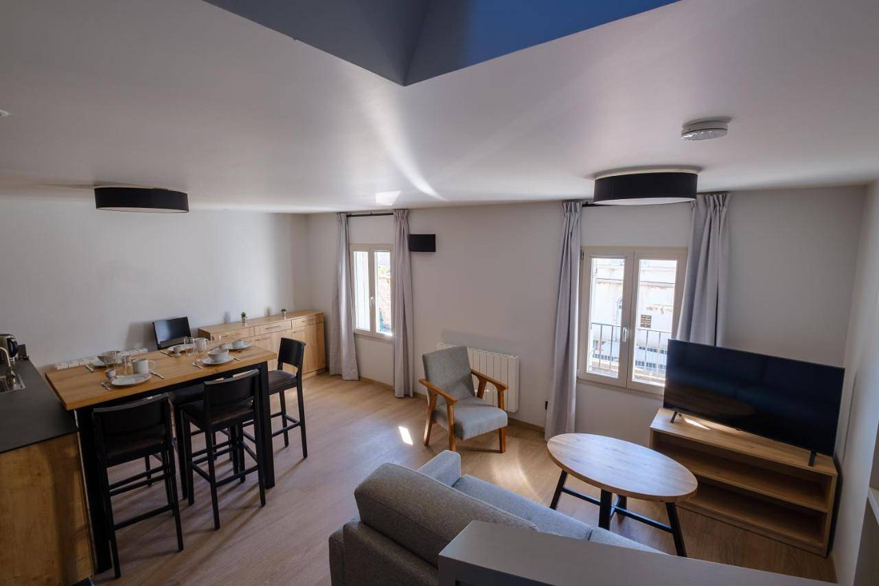 One-Bedroom Apartment with Balcony in Lons-le-Saunier, Jura