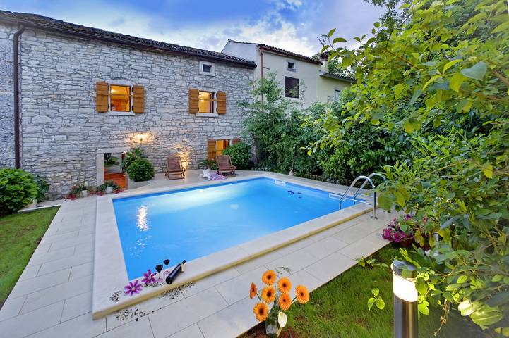 Ferienhaus für 8 Personen, mit Balkon/Terrasse und Garten sowie Pool in Barban