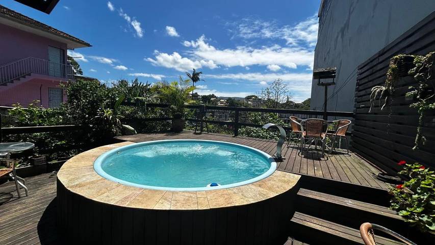 Casas e apartamentos de temporada para 2 pessoas, com piscina e jardim em Praia Mole