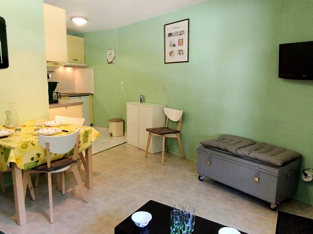 Entire apartment, Cozy 2Br Cabin Apartment with Balcony, Near Aquatic Center, Sleeps 6, No Pets in Prapoutel, Les Adrets
