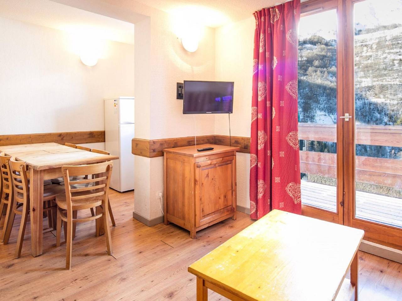 Ganze Wohnung, Large apartment with a view near the ski slope of Valloire in Saint-Michel-de-Maurienne, Region Saint-Jean-de-Maurienne