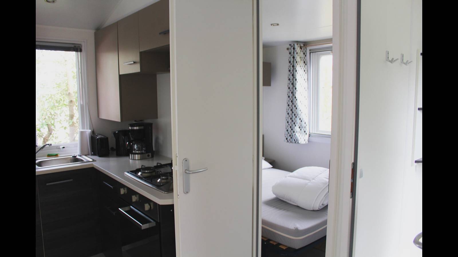 Bungalow 'Camping 4 À 8 Personnes' with Private Terrace and Air Conditioning in Les Mathes, Côte de Beauté
