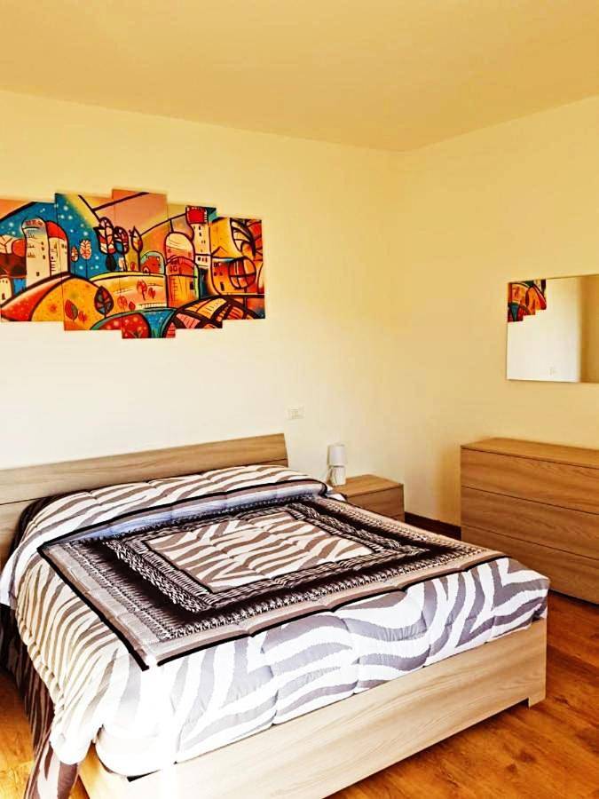Ferienwohnung für 6 Personen, mit Balkon und Terrasse sowie Seeblick und Ausblick in Terni